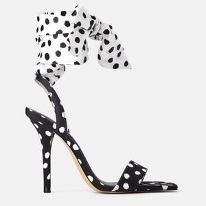 High Heels Sandal with Polka Dots Black and White!